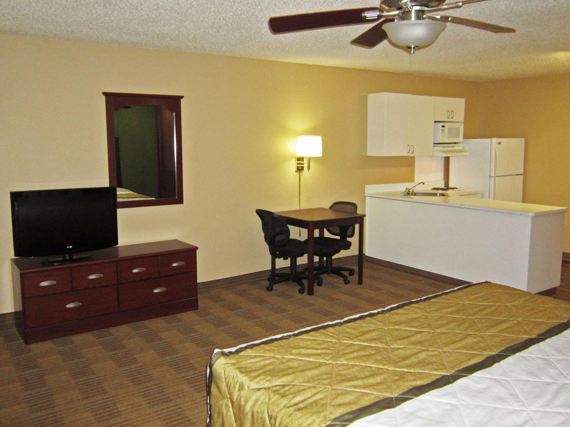 Extended Stay America Suites - Philadelphia - Plymouth Meeting - East Экстерьер фото